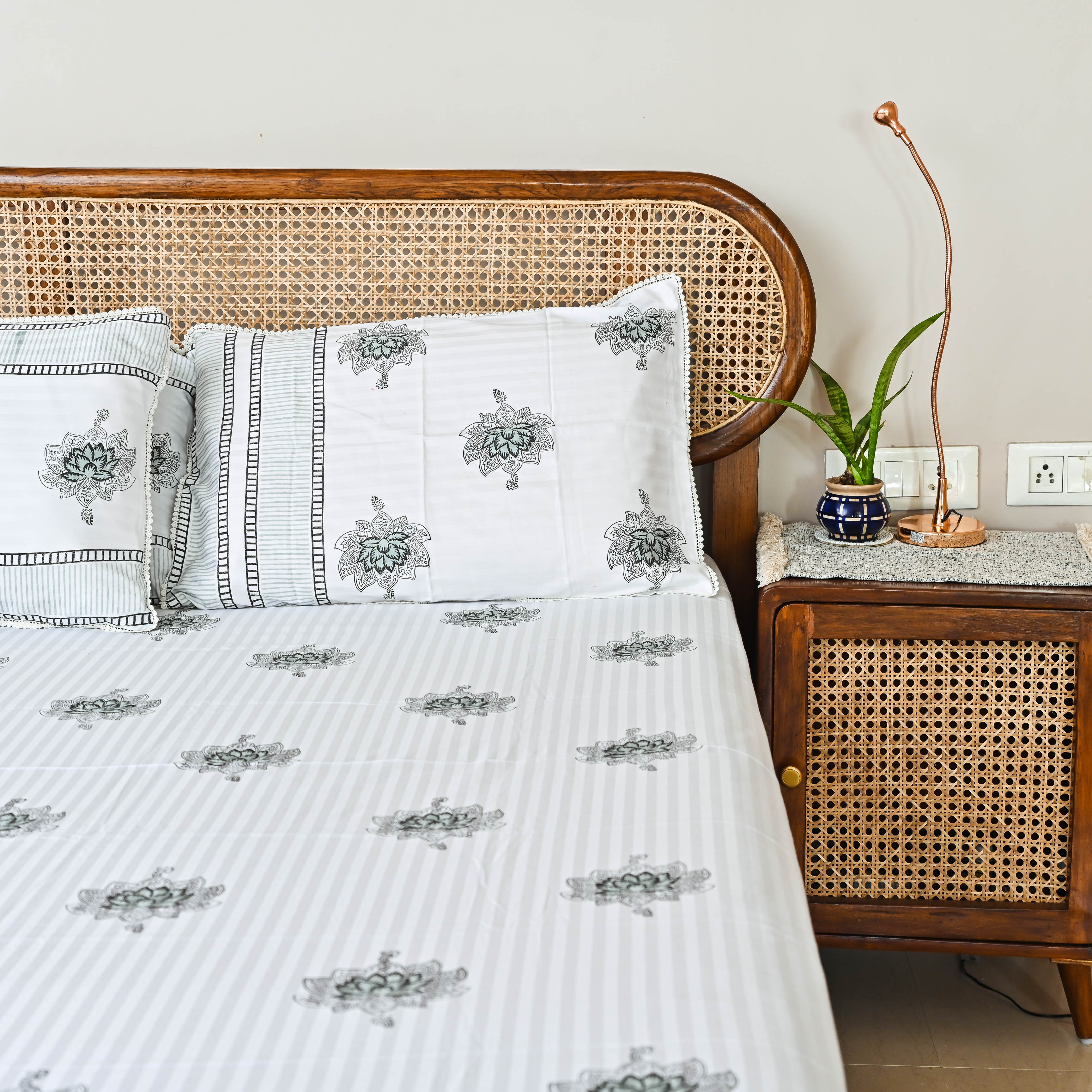  Feel Good Floral Handblock Printed Cotton Bedsheet Online