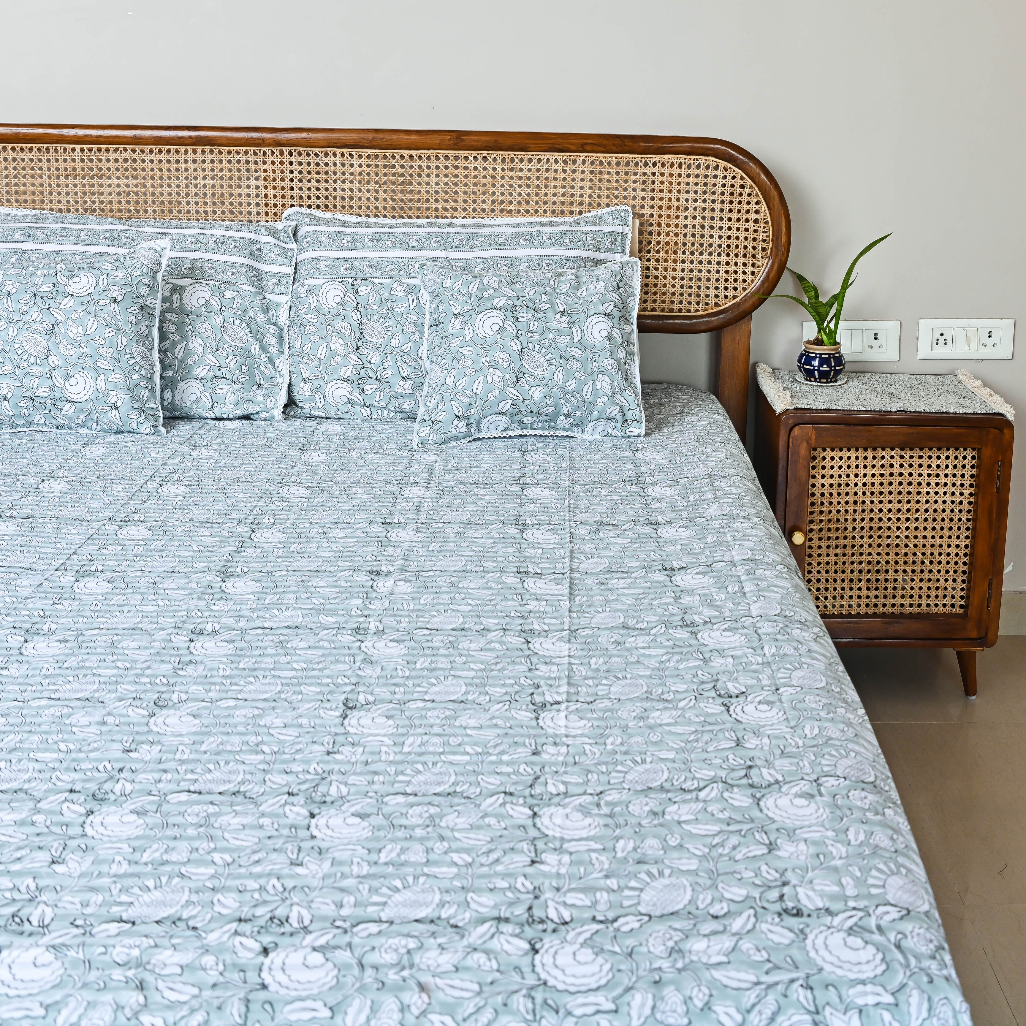 Ecletic Floral Handblock Printed Cotton Bedsheet With Pillow Covers Online