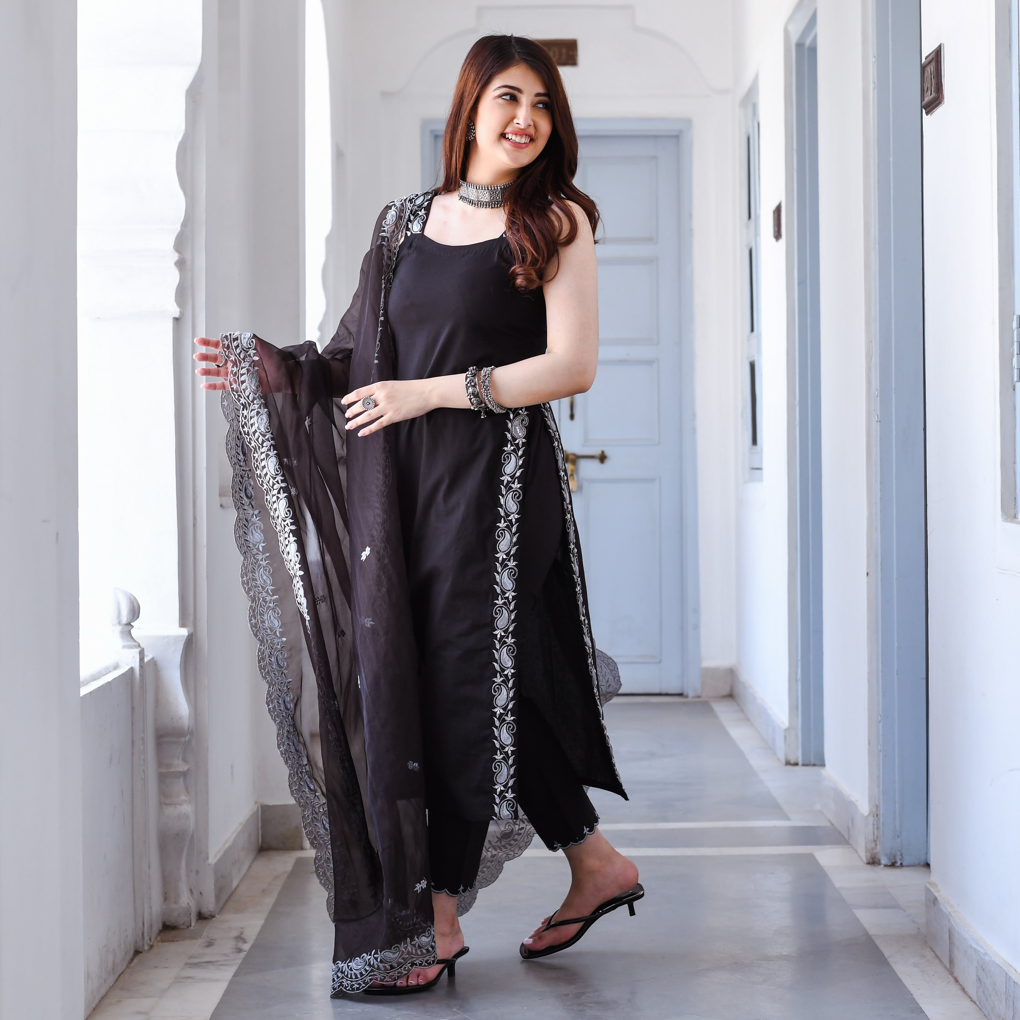 Dasya Black Designer Traditional Suit Set For Women Online