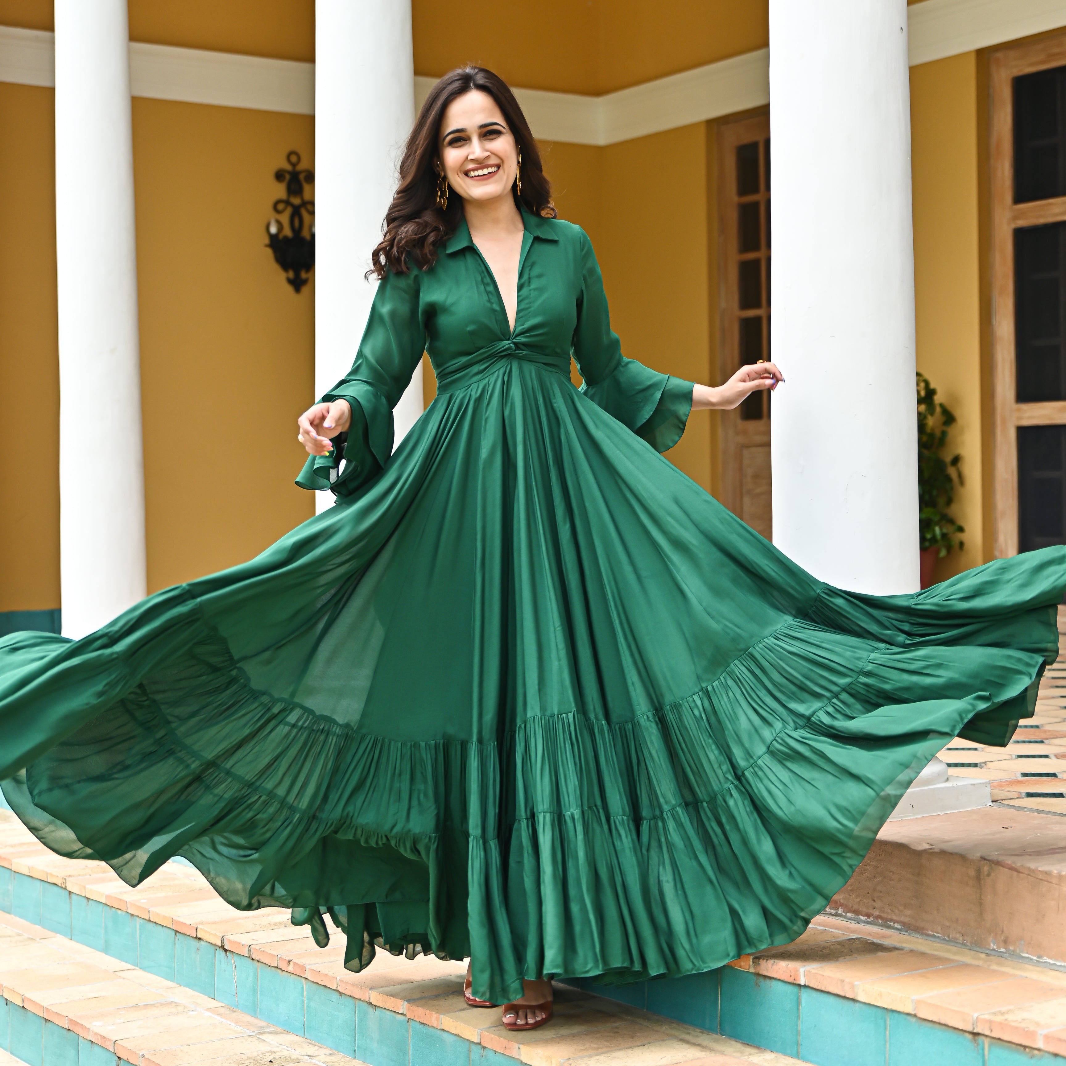 Large Ethnic Full Length Party Wear Gown at Rs 379 in Surat | ID:  12917199691