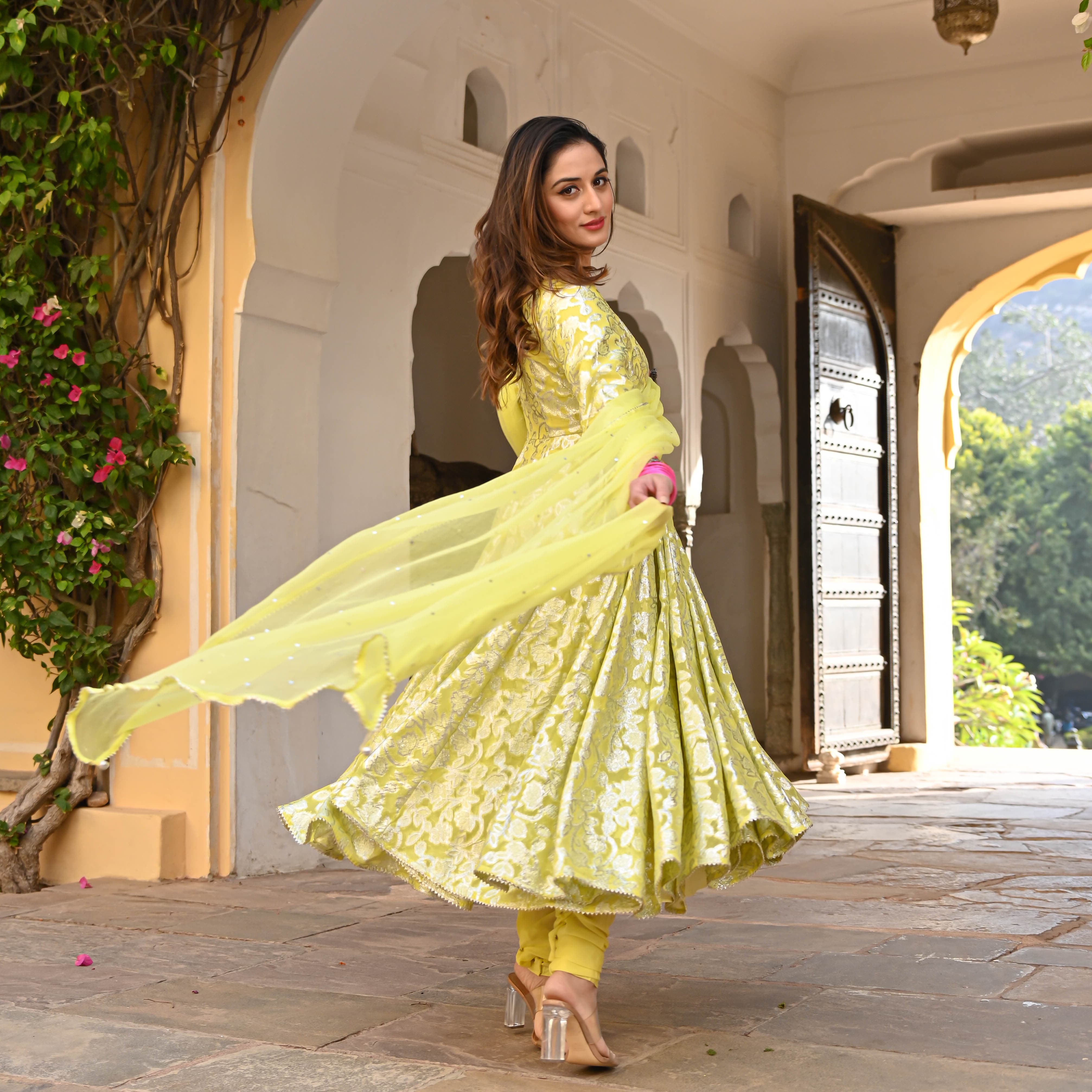Surya Jacquard Suit Set
