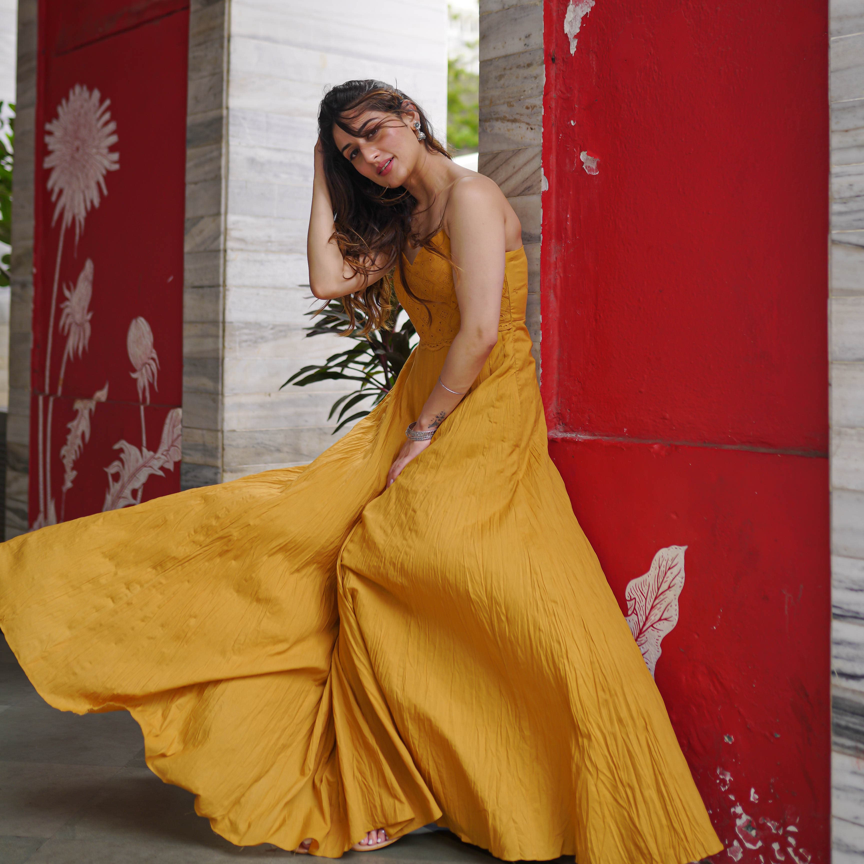 Sleeveless yellow maxi dress