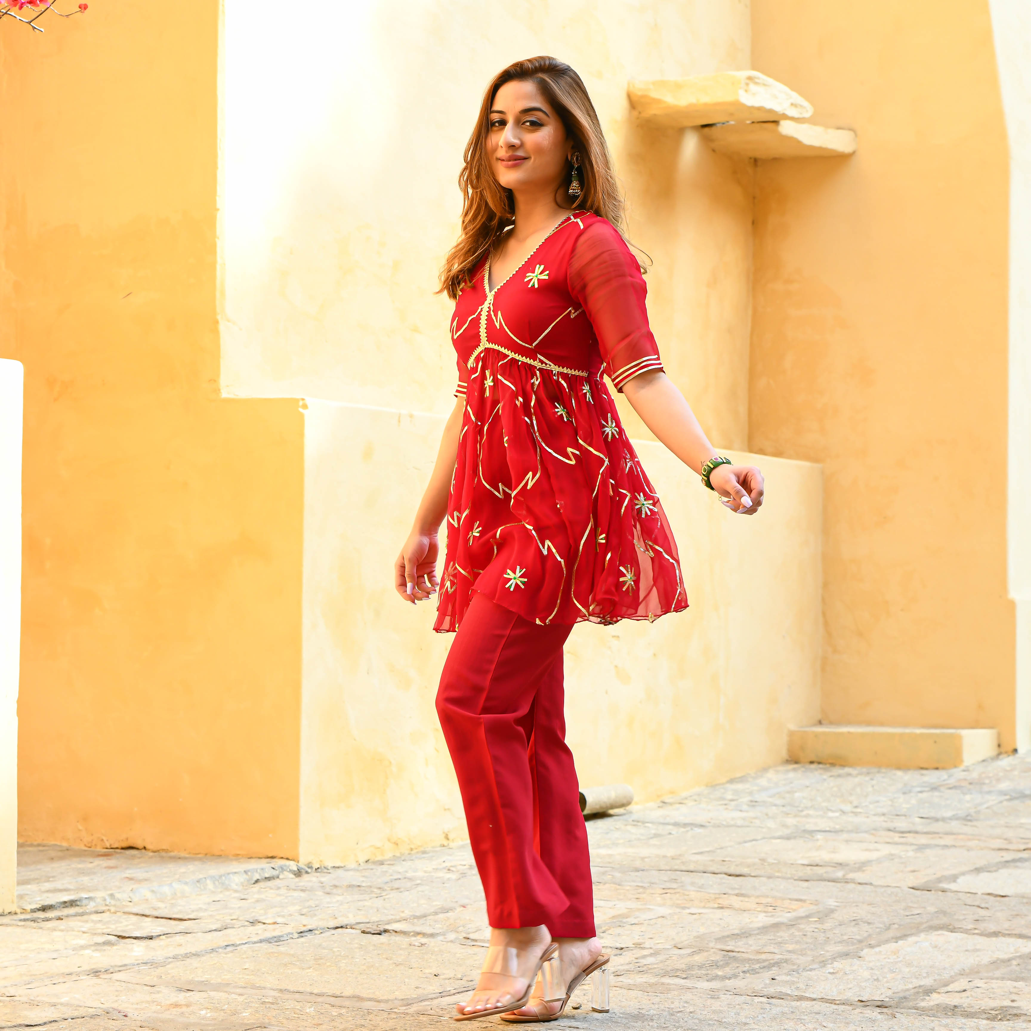 Kurti- myntra pair it with jeans and jacket with shoes👗 | Kurti with jeans,  Casual dress, Outfits