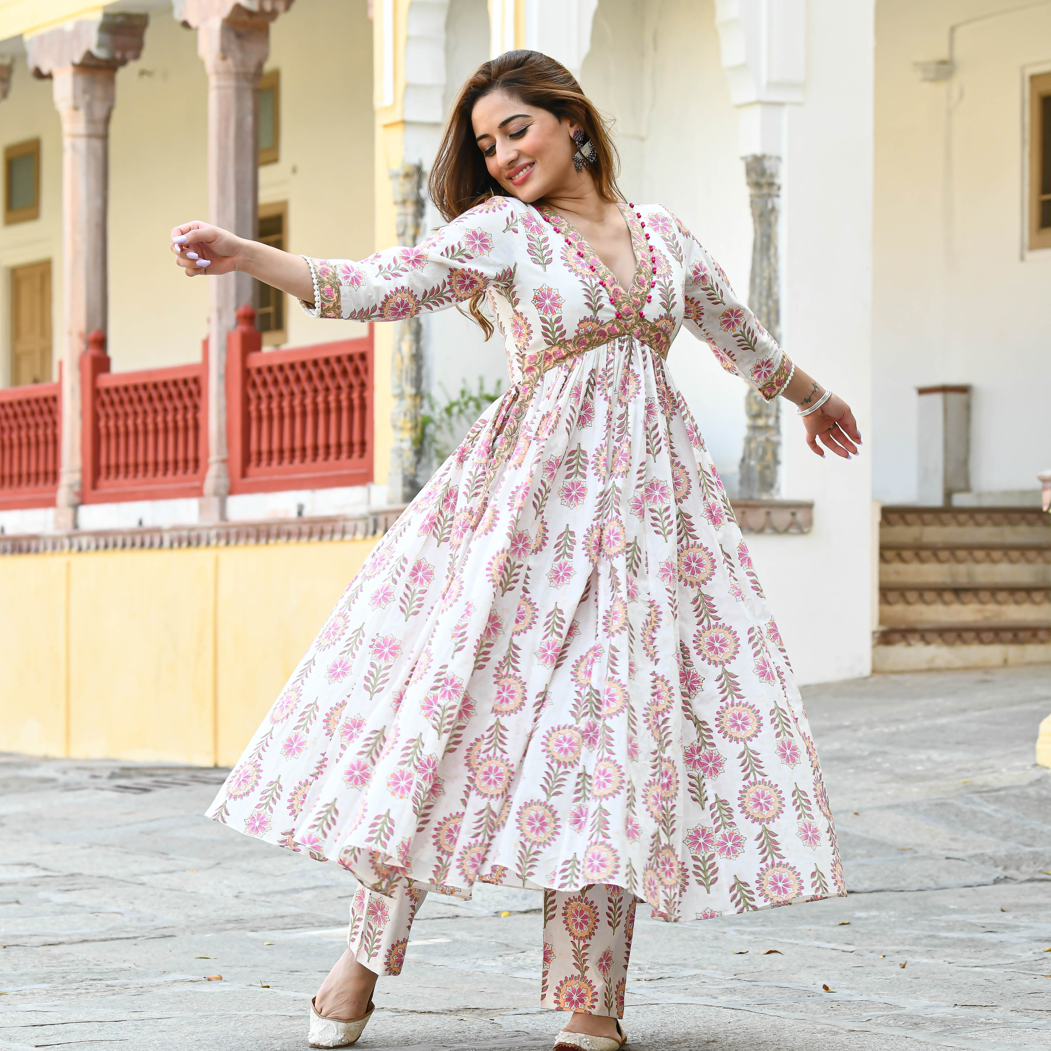 7 Types Of Kurtis To Wear With Jeans: Evergreen Styles For Women - Hiscraves