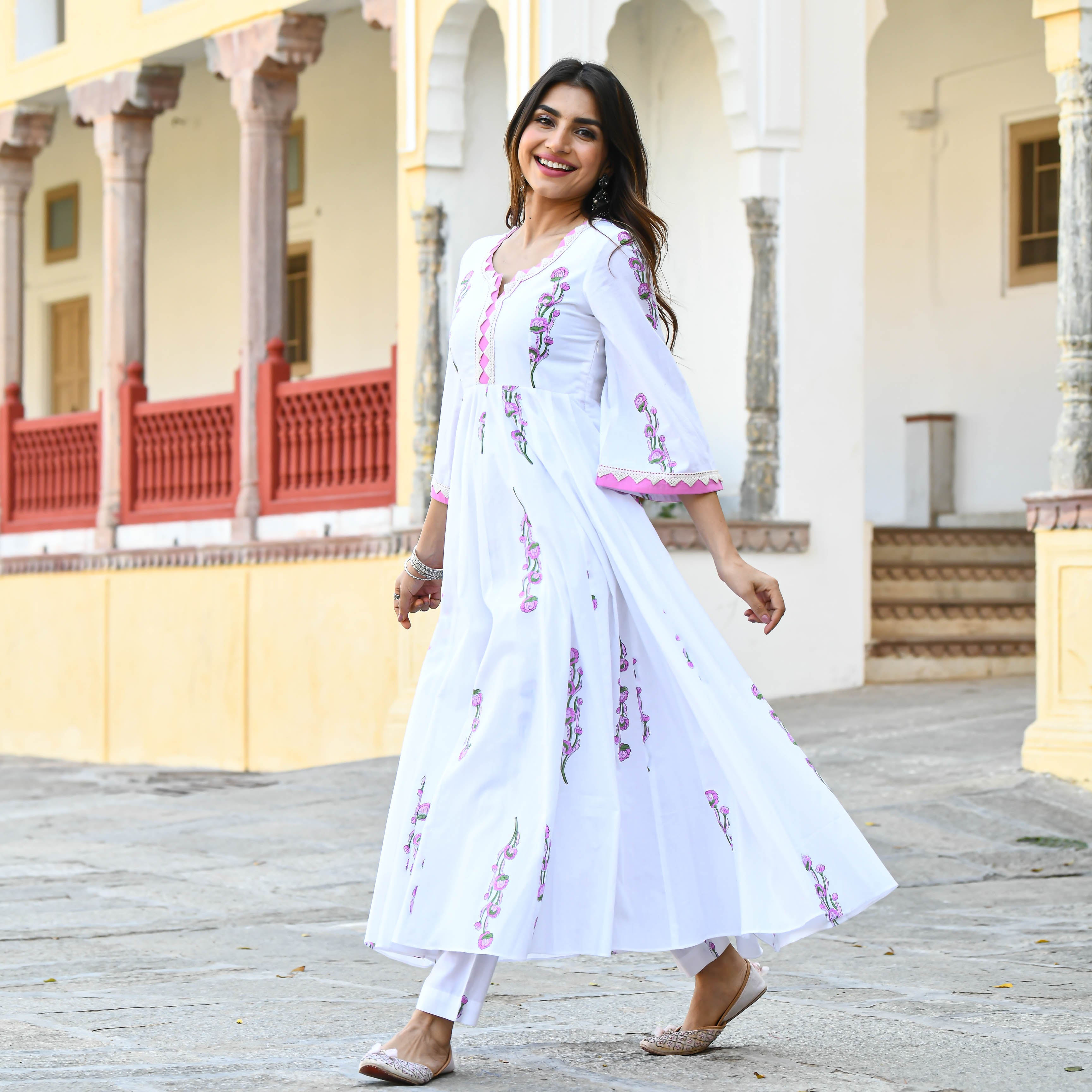 Buy white color lucknowi style kurta set for stylish look – Joshindia